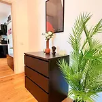 Sky Terrace - Luxury 2br In Aviatiei Apartmán