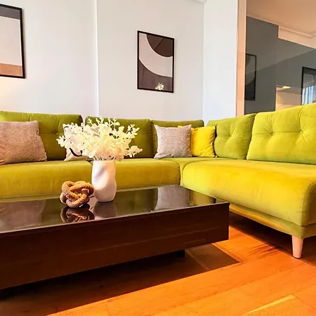 Sky Terrace - Luxury 2br In Aviatiei Bucureşti