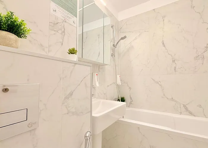 Sky Terrace - Luxury 2br In Aviatiei Apartment Bucharest