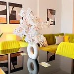 Sky Terrace - Luxury 2br In Aviatiei Appartement Bucarest
